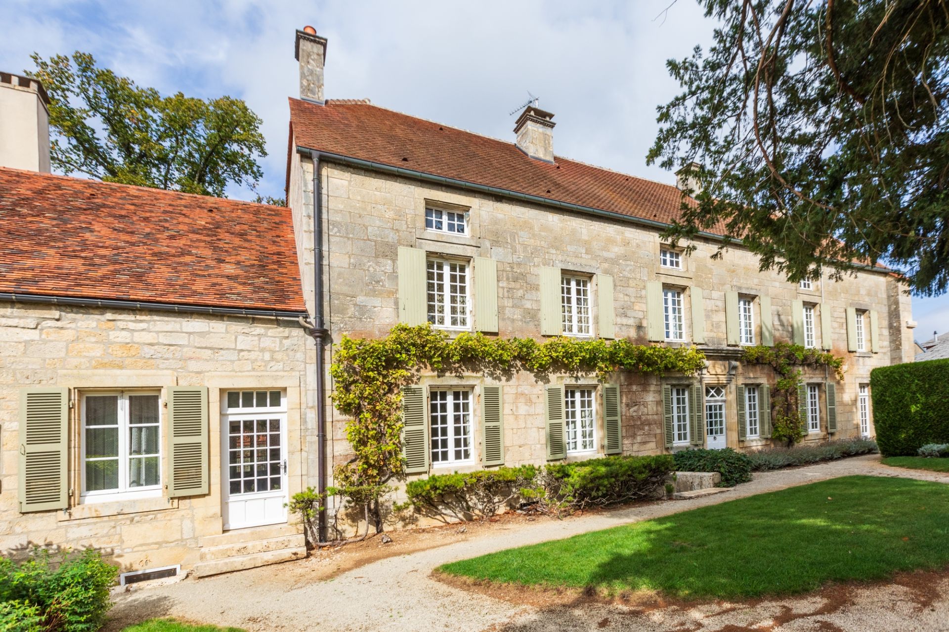 propriété 10 Pièces en vente sur MONTBARD (21500)
