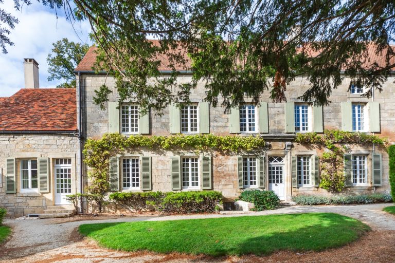 propriété 10 Pièces en vente sur MONTBARD (21500)