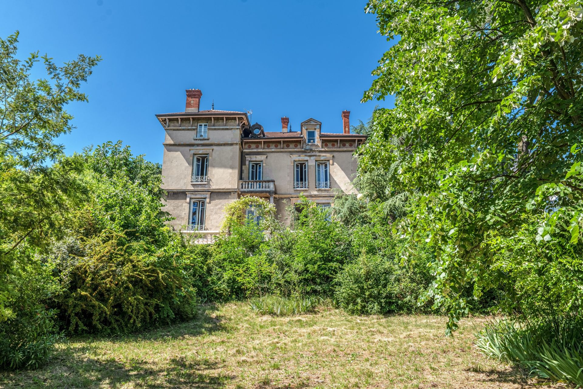 house 12 Rooms for sale on CALUIRE ET CUIRE (69300)