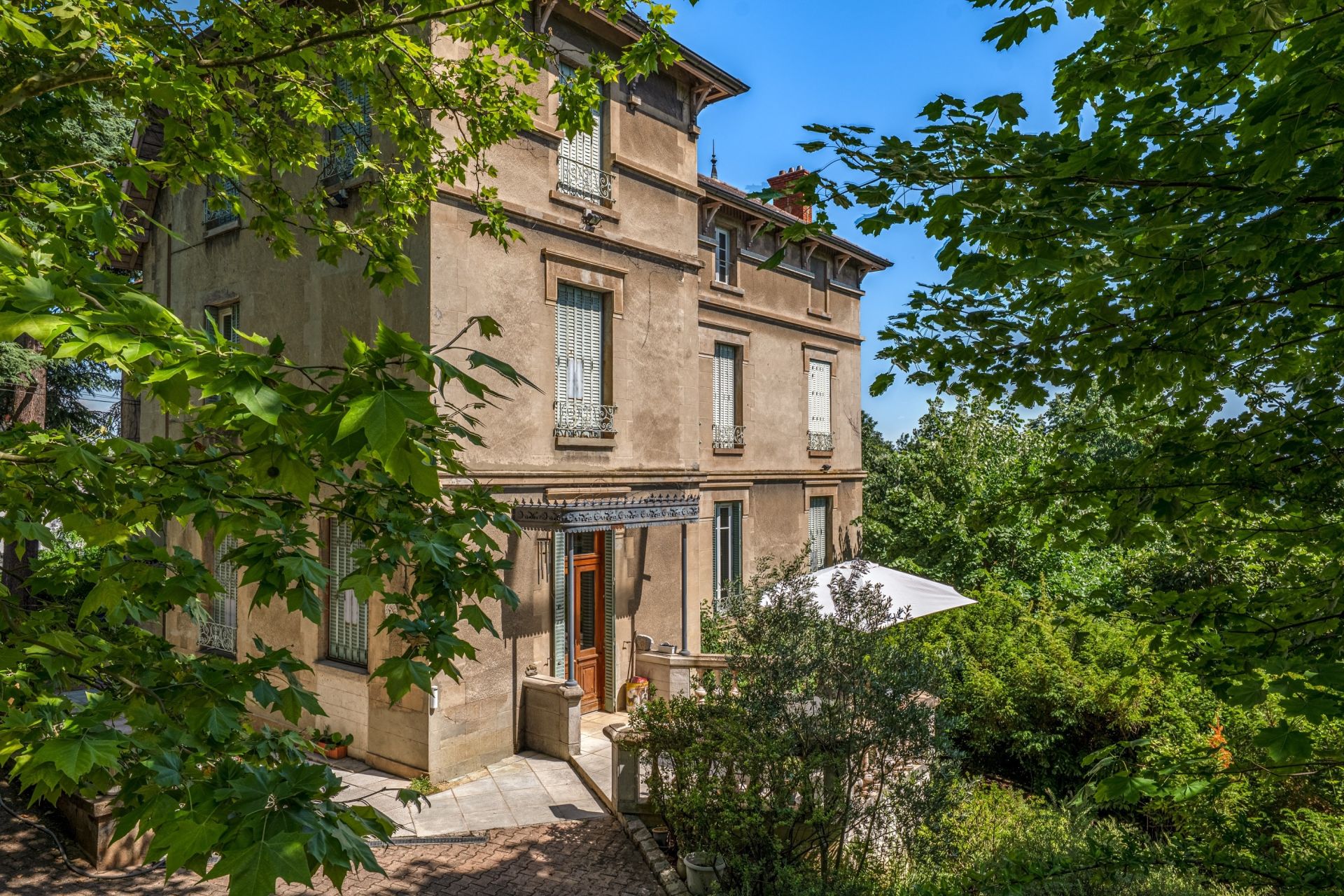 house 12 Rooms for sale on CALUIRE ET CUIRE (69300)