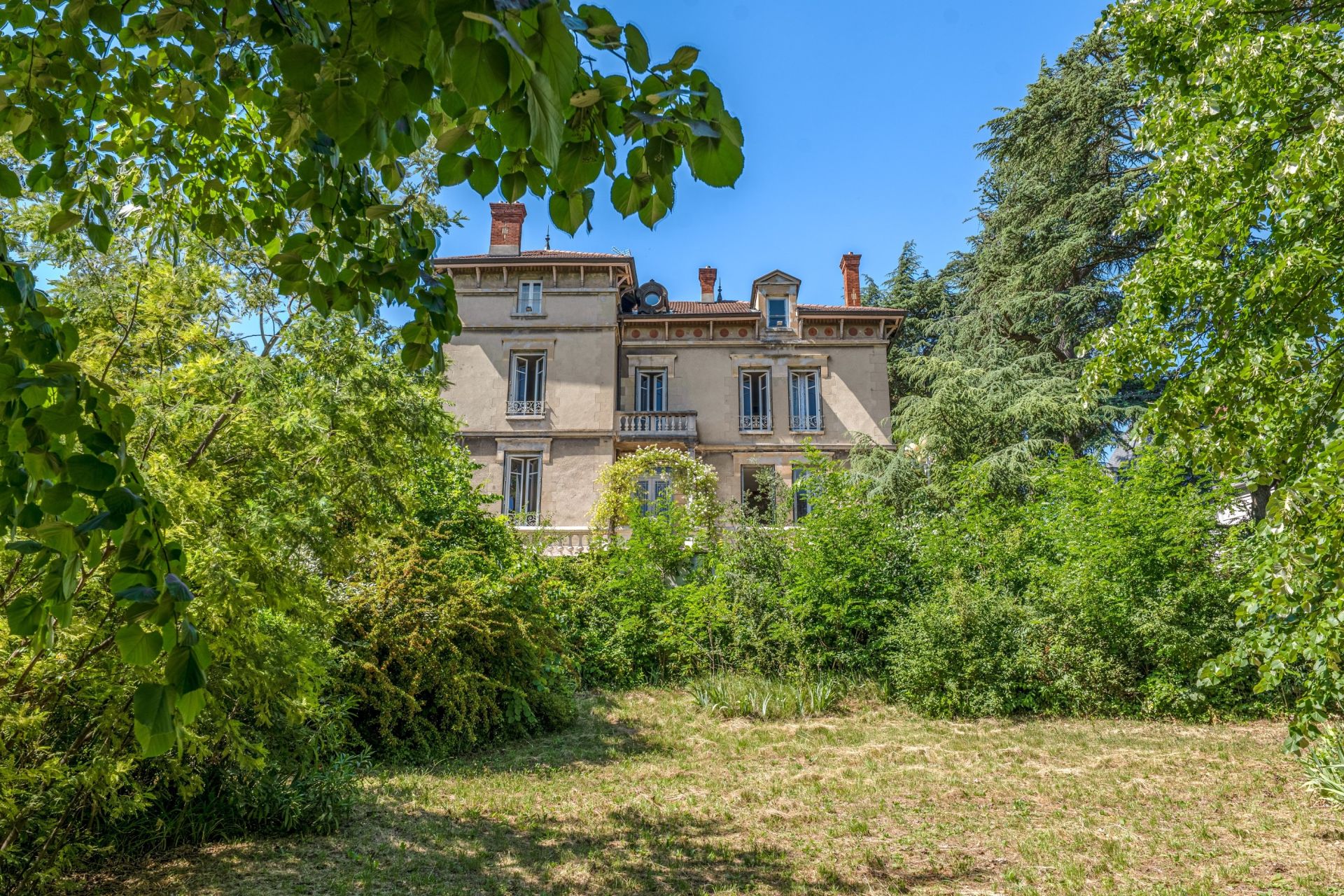 house 12 Rooms for sale on CALUIRE ET CUIRE (69300)