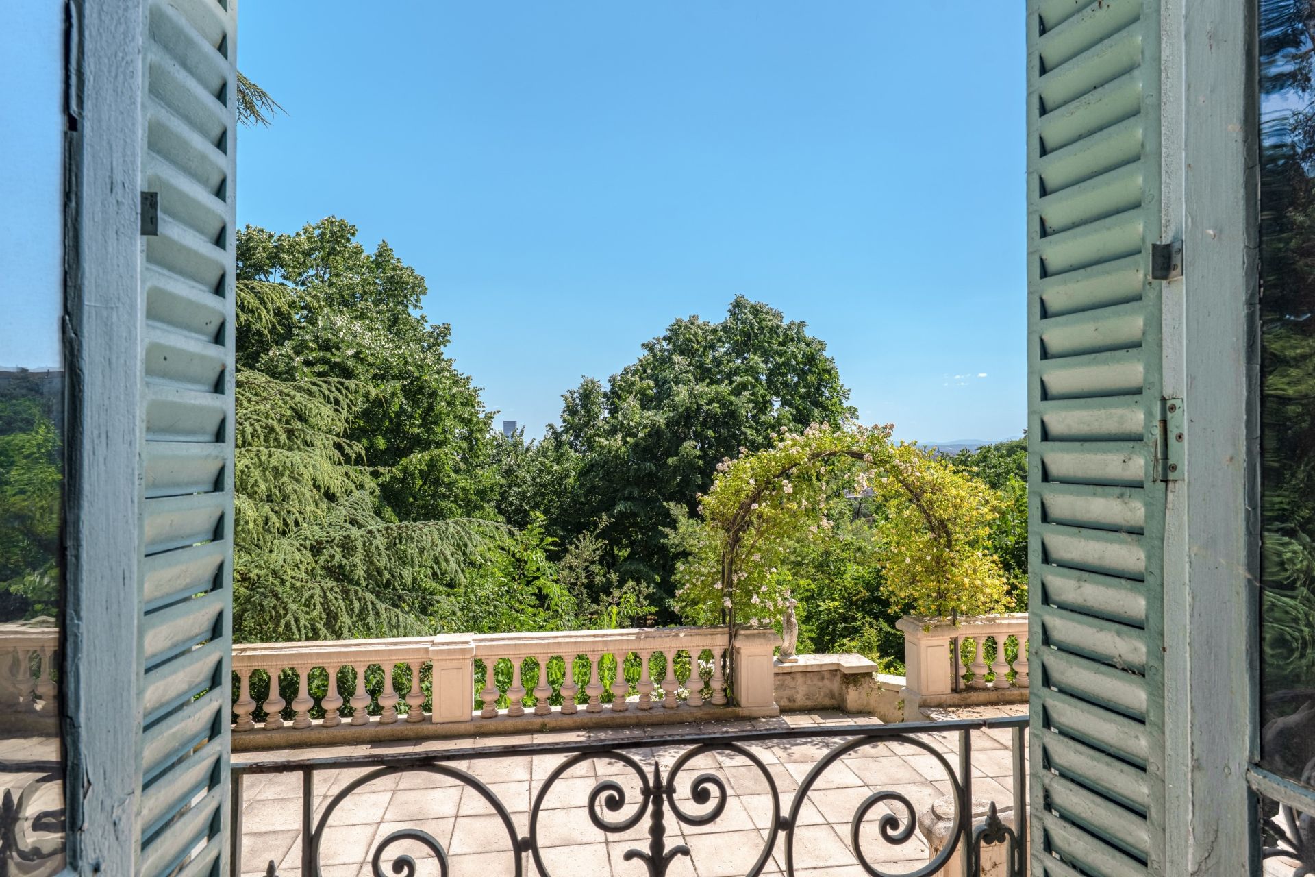 house 12 Rooms for sale on CALUIRE ET CUIRE (69300)