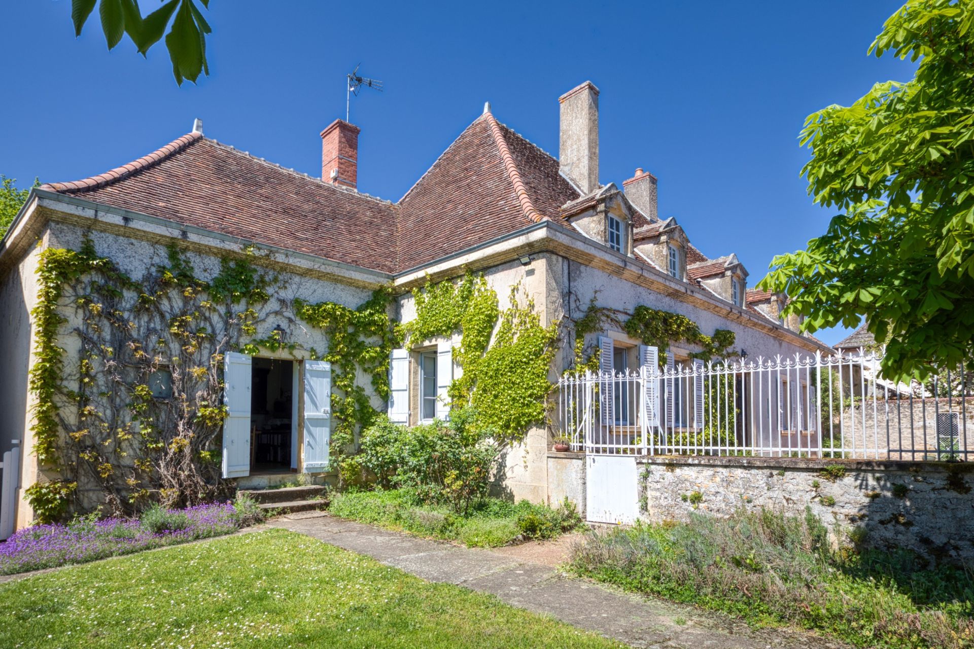 maison 8 Pièces en vente sur VIRY (71120)