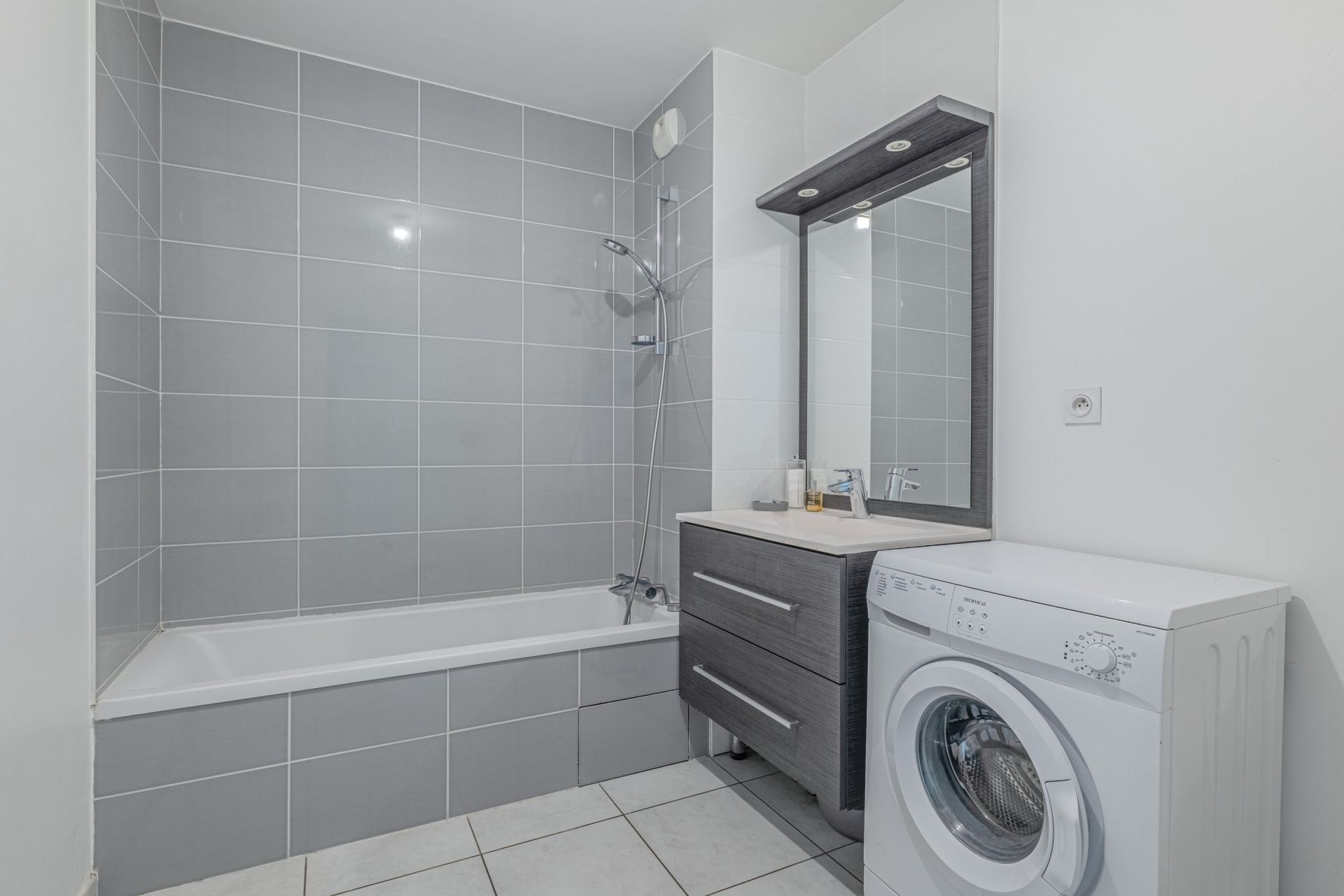 apartment 4 Rooms for sale on LYON (69003)