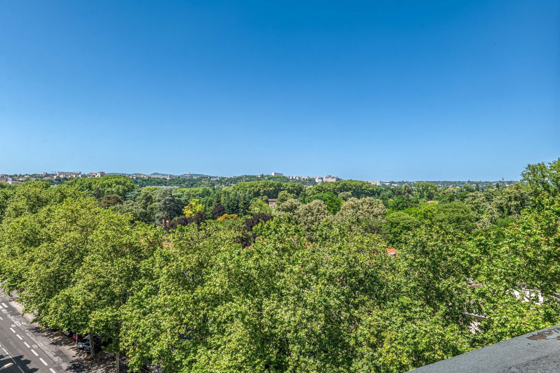 apartment 6 Rooms for sale on LYON (69006)