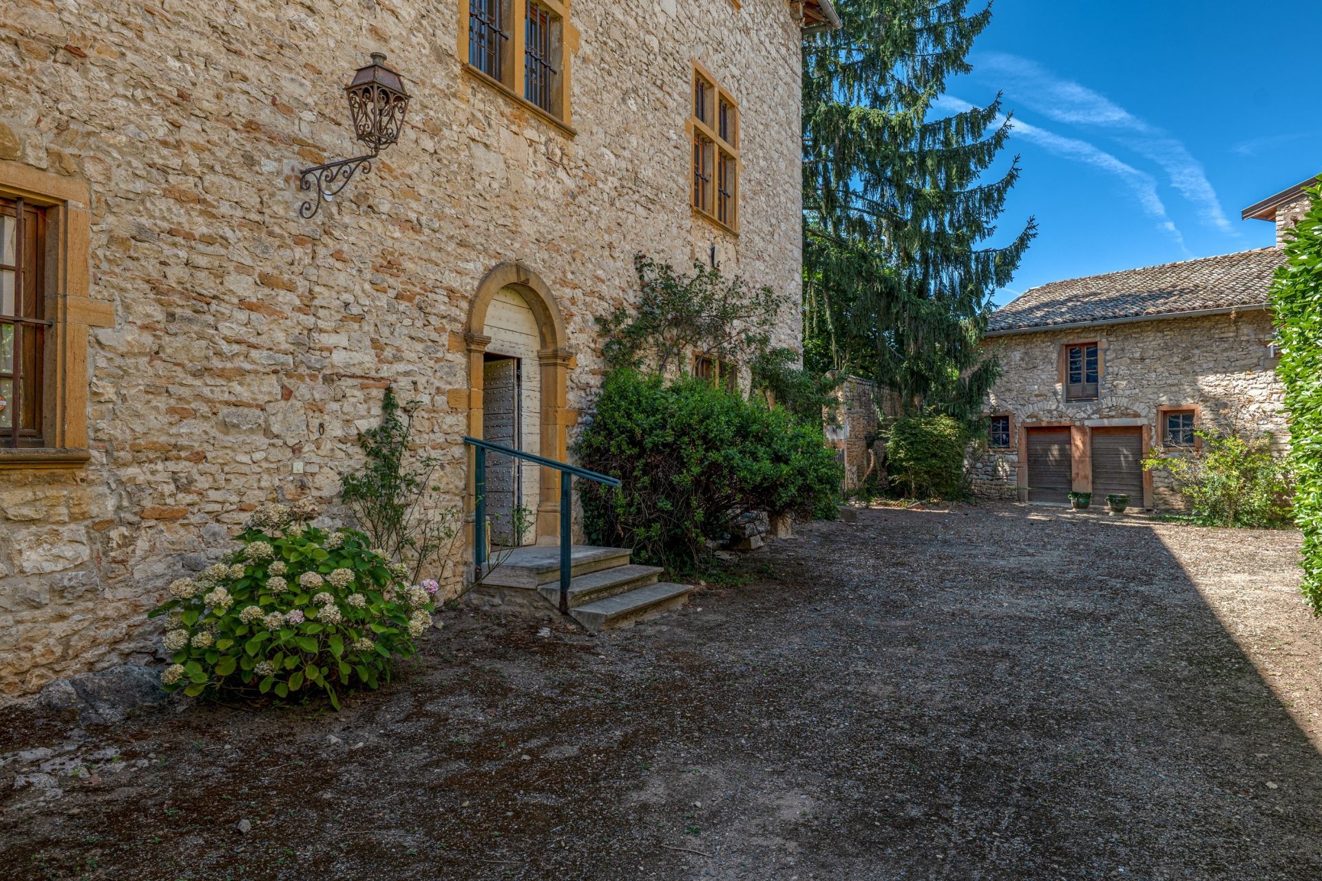 manor house 5 Rooms for sale on MORANCE (69480)