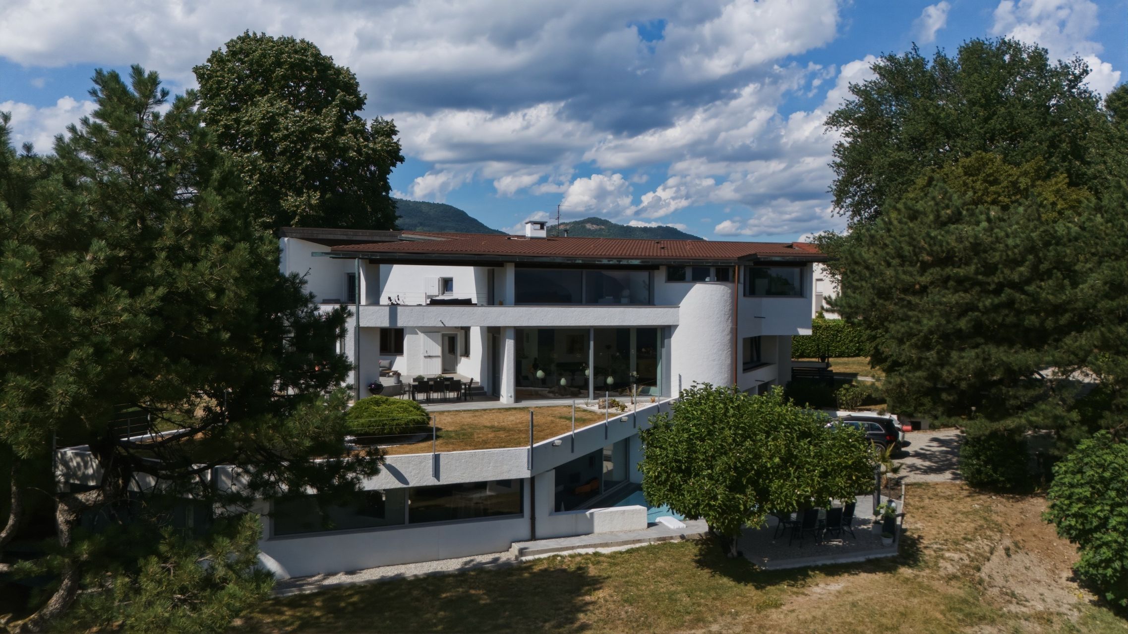 house 10 Rooms for sale on ST JEAN DE MOIRANS (38430)