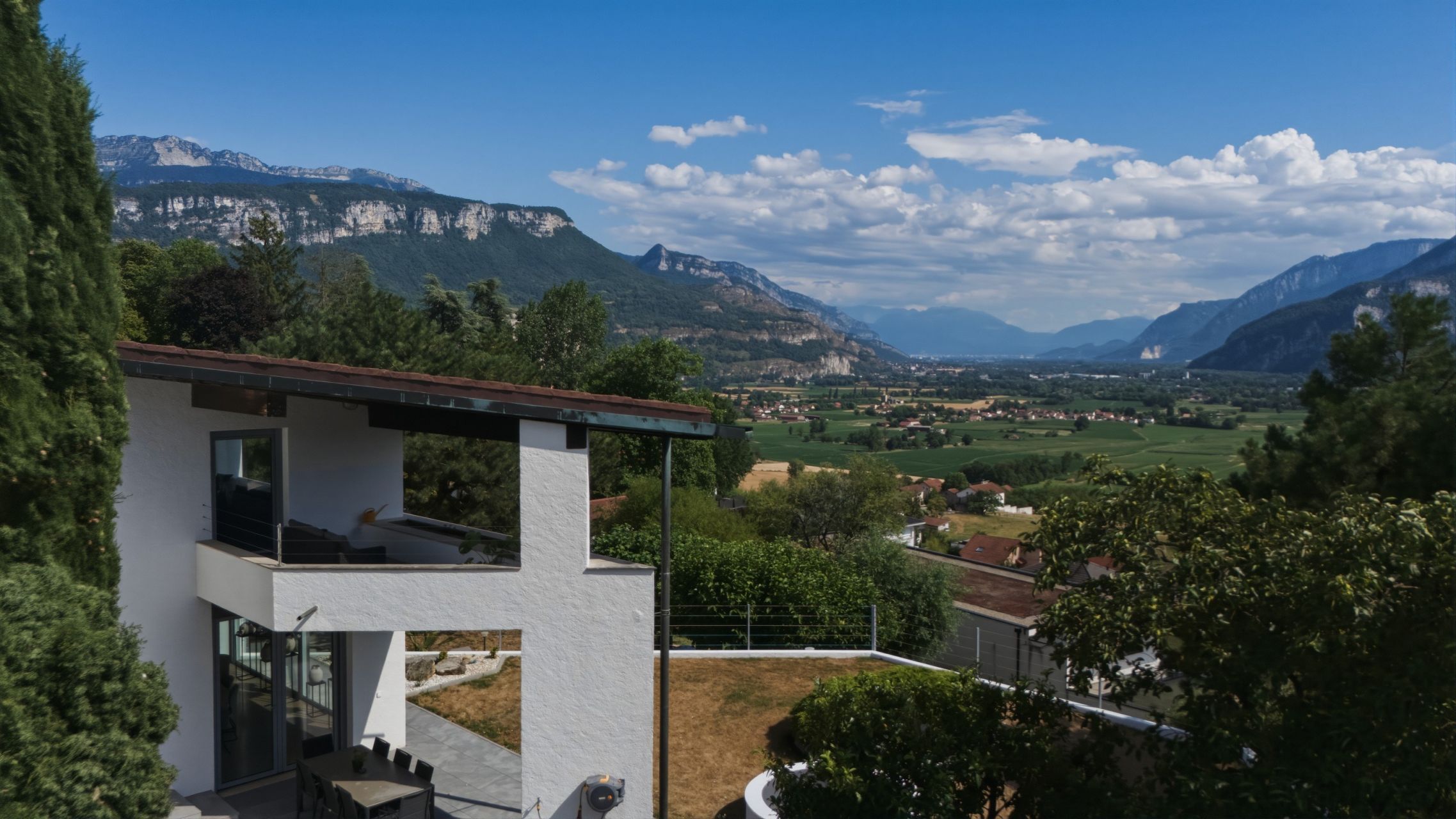 house 10 Rooms for sale on ST JEAN DE MOIRANS (38430)