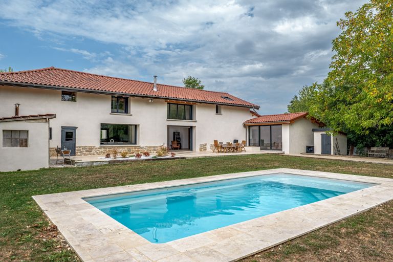 farm complex 7 Rooms for sale on BOURG EN BRESSE (01000)