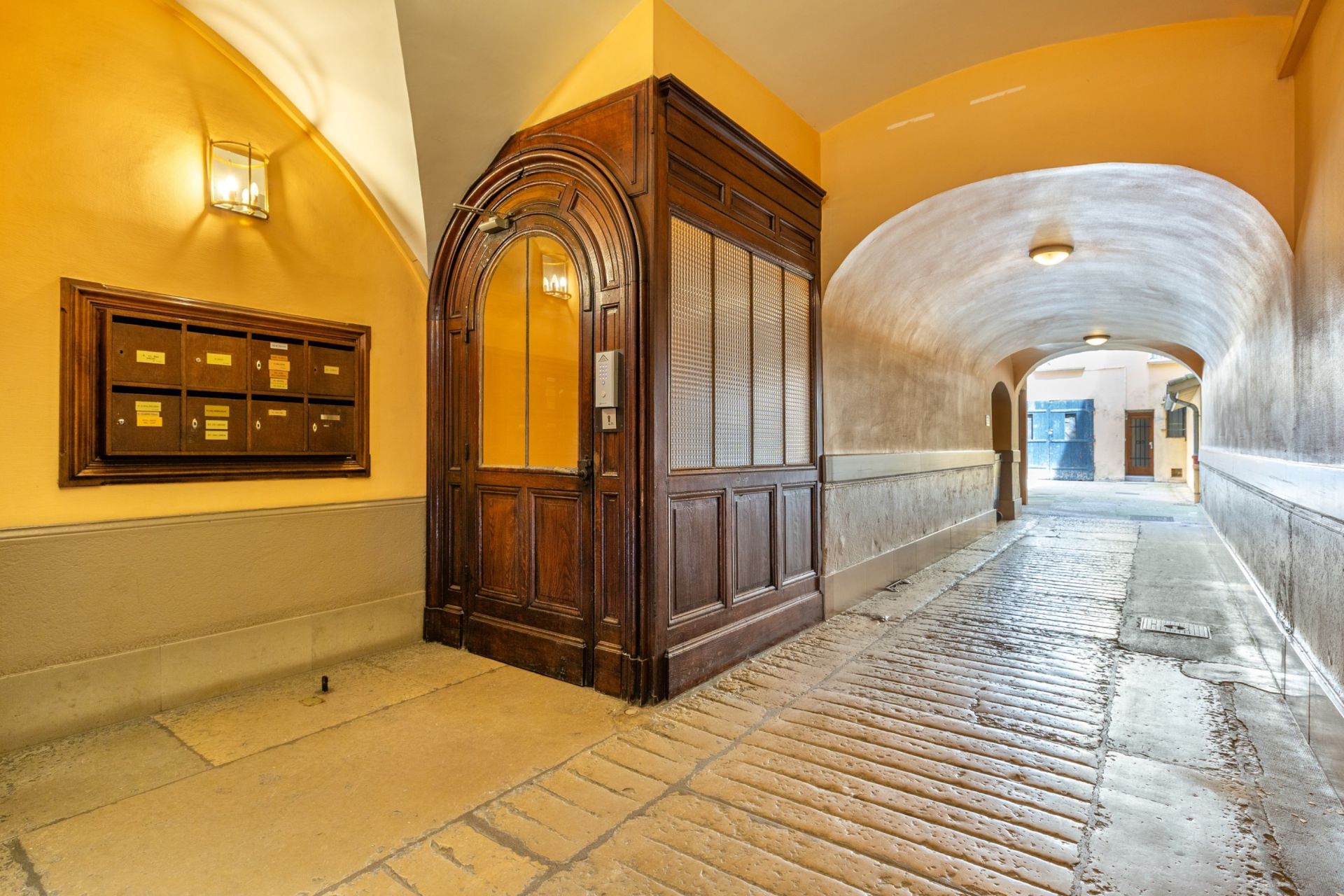 apartment 6 Rooms for sale on LYON (69002)