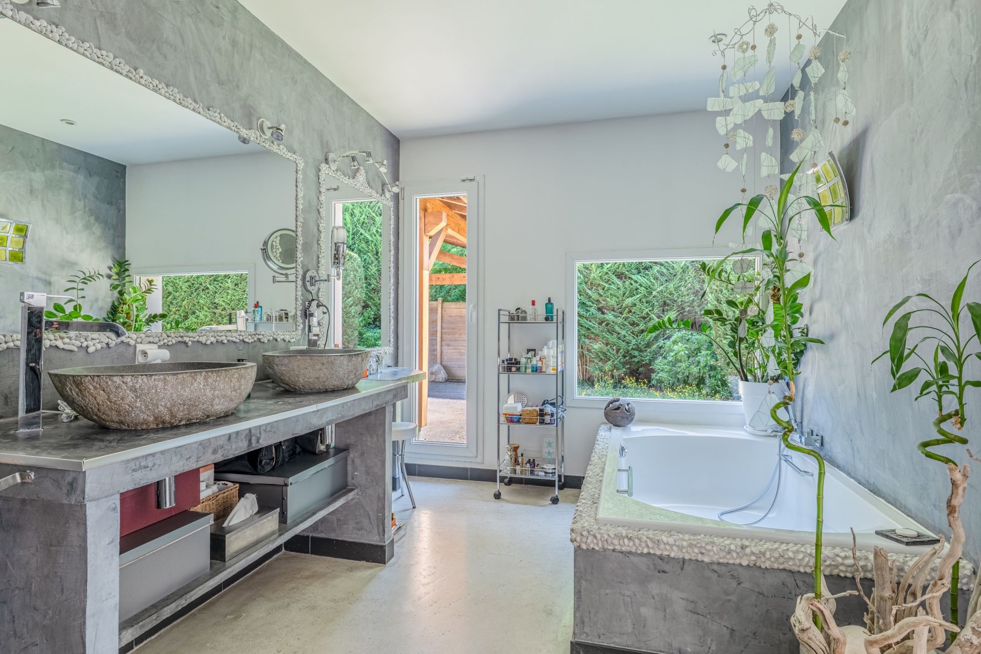 maison d'architecte 7 Pièces en vente sur SATHONAY VILLAGE (69580)