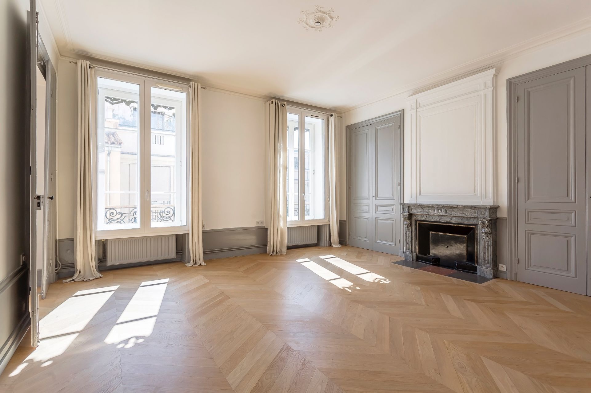 apartment 5 Rooms for sale on LYON (69002)