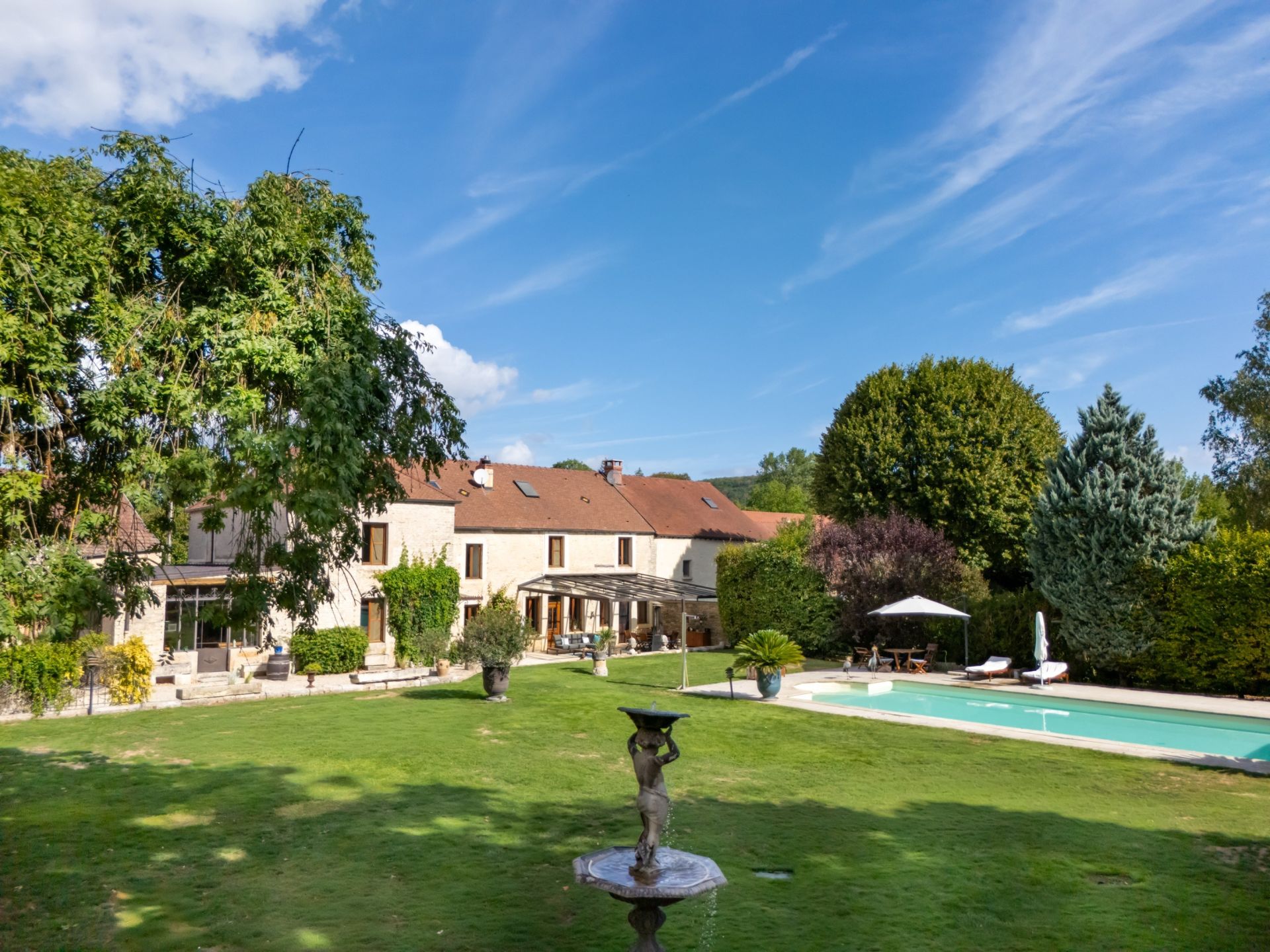 house 11 Rooms for sale on DIJON (21000)