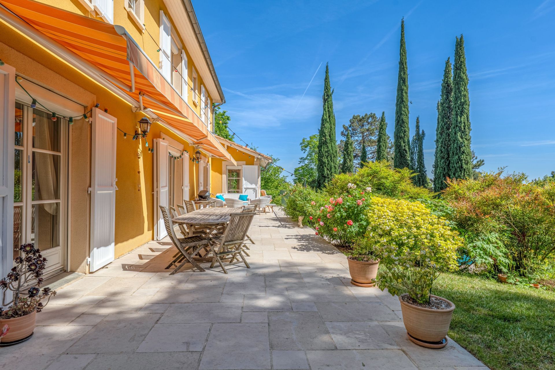 maison contemporaine 9 Pièces en vente sur STE FOY LES LYON (69110)