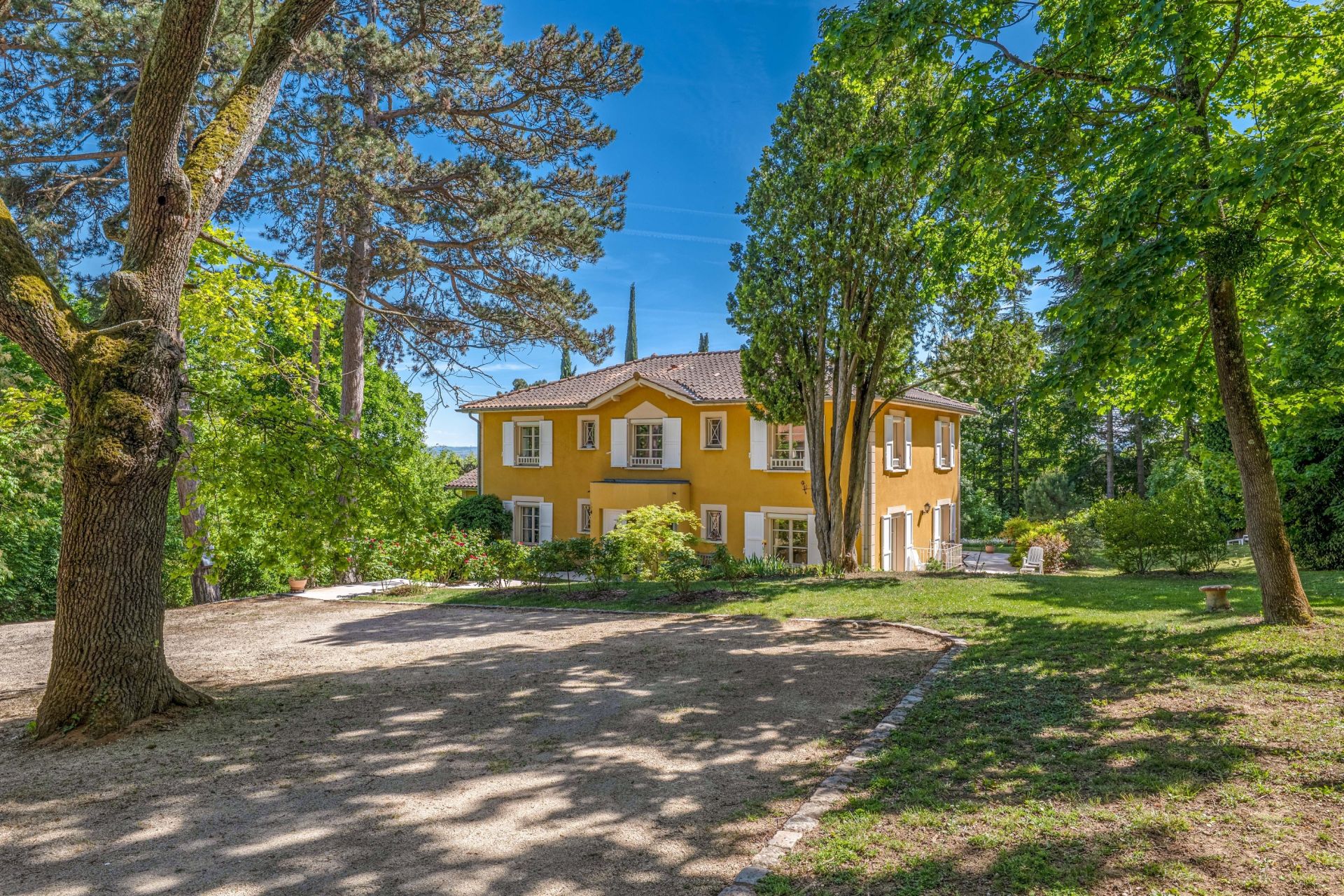 maison contemporaine 9 Pièces en vente sur STE FOY LES LYON (69110)