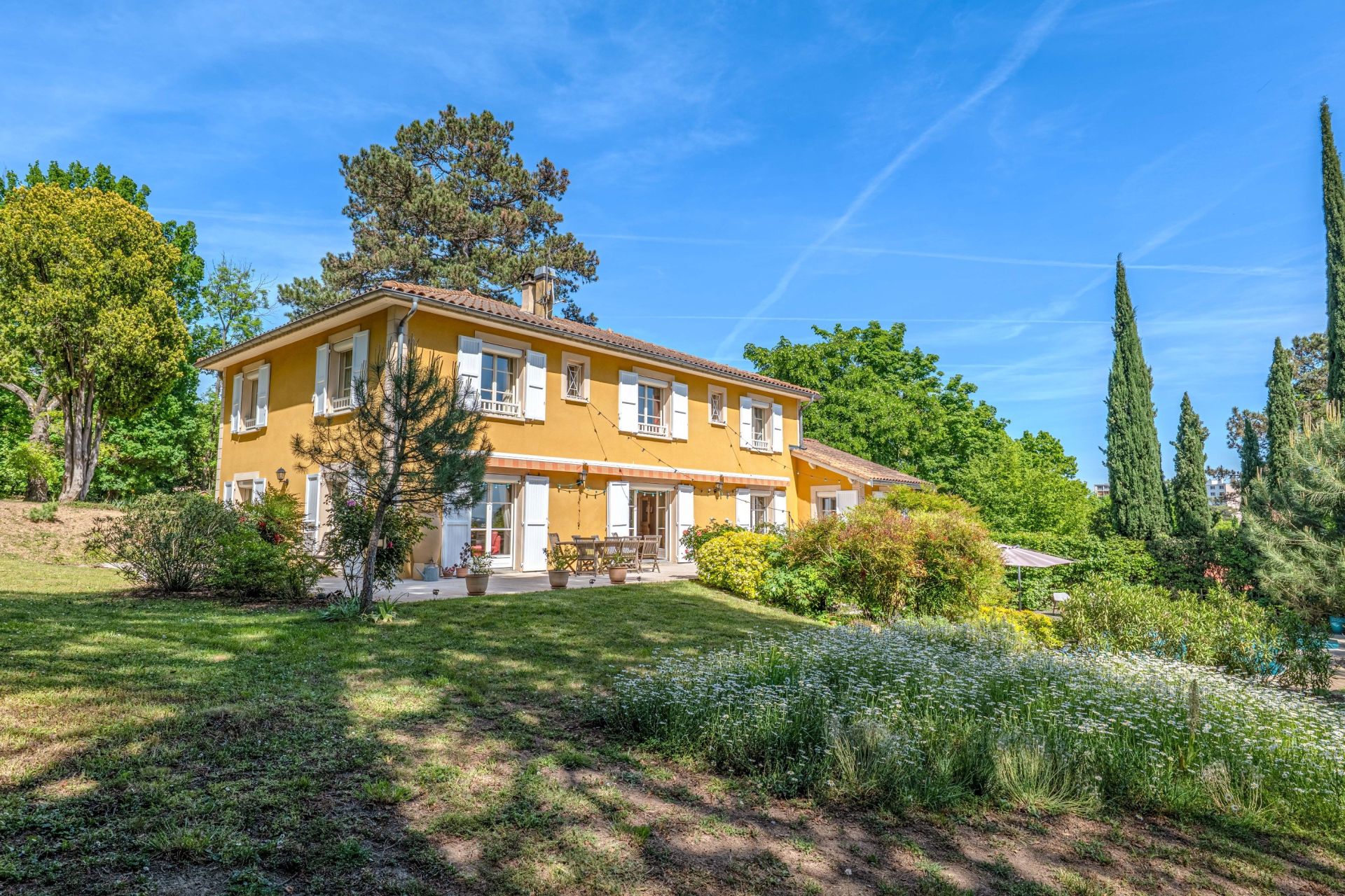 maison contemporaine 9 Pièces en vente sur STE FOY LES LYON (69110)