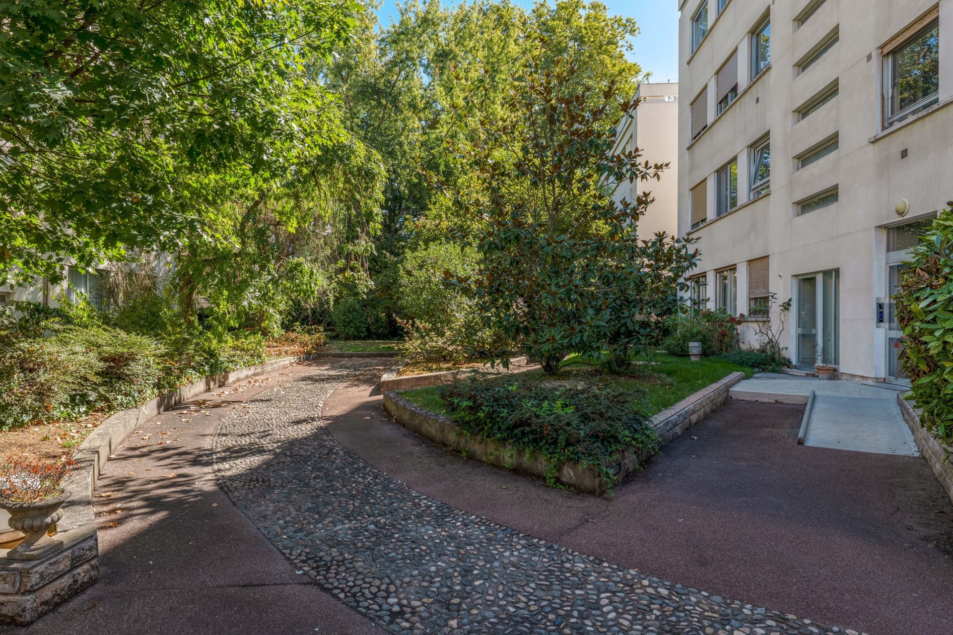apartment 4 Rooms for sale on LYON (69006)