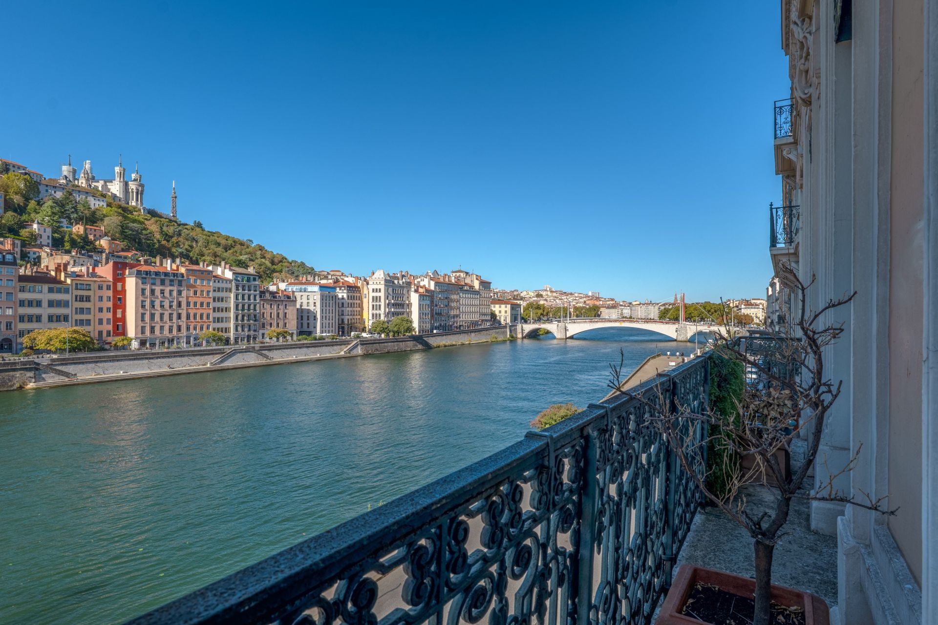 apartment 7 Rooms for sale on LYON (69002)
