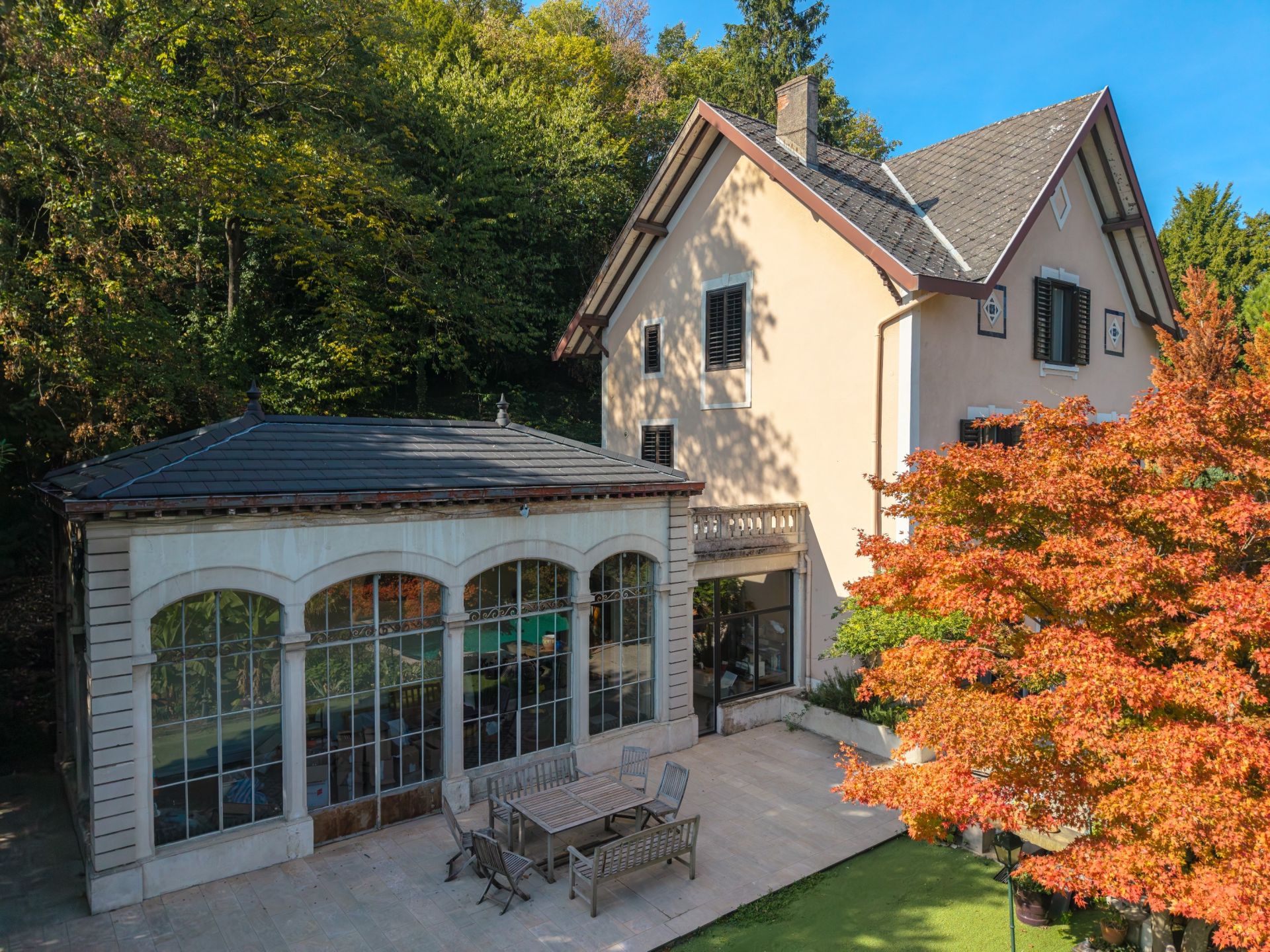 maison 8 Pièces en vente sur COLLONGES AU MONT D OR (69660)