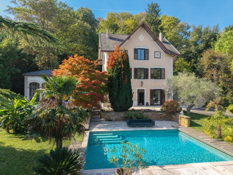 maison 8 Pièces en vente sur COLLONGES AU MONT D OR (69660)