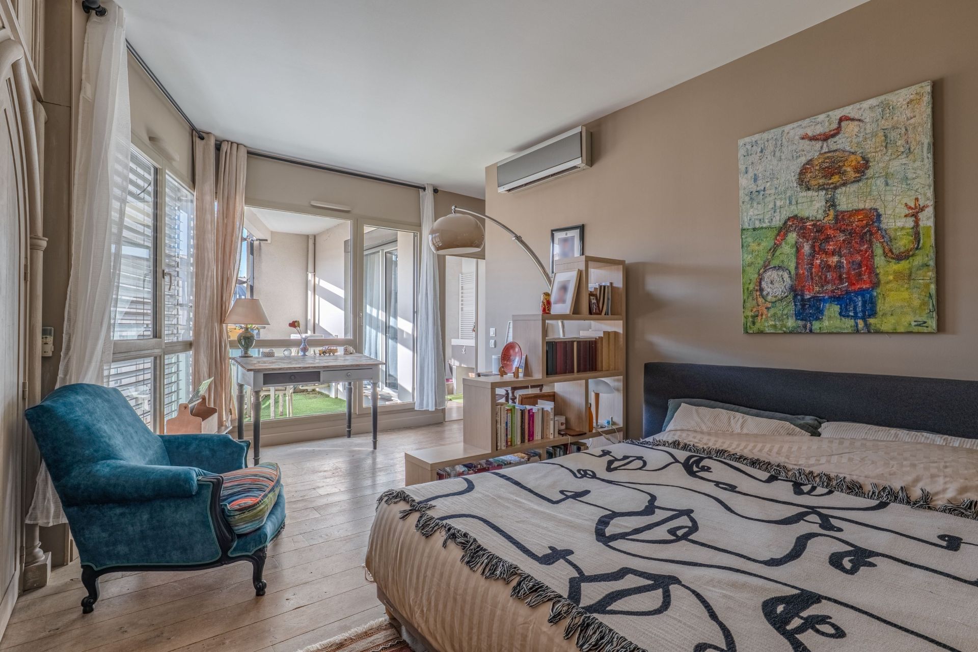 apartment 5 Rooms for sale on LYON (69004)