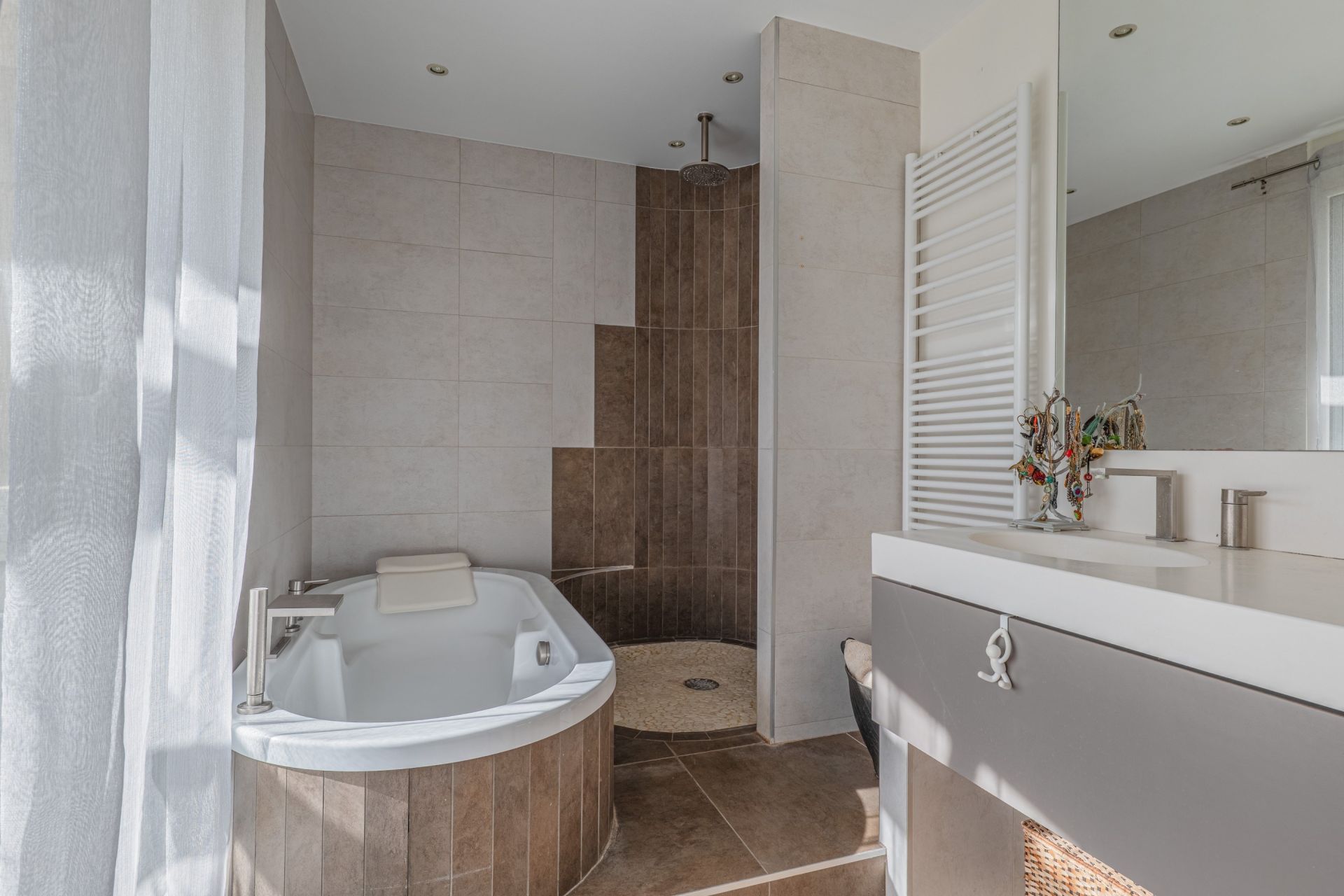 apartment 5 Rooms for sale on LYON (69004)
