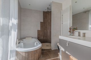 apartment 5 Rooms for sale on LYON (69004)