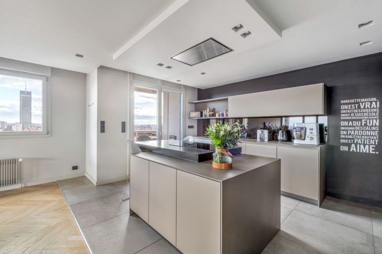 apartment 3 Rooms for sale on LYON (69006)