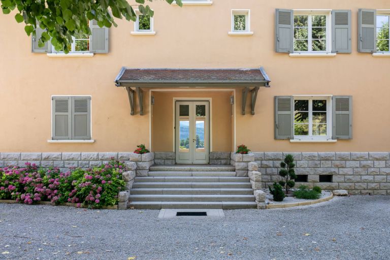maison bourgeoise 10 Pièces en vente sur LAGNIEU (01150)