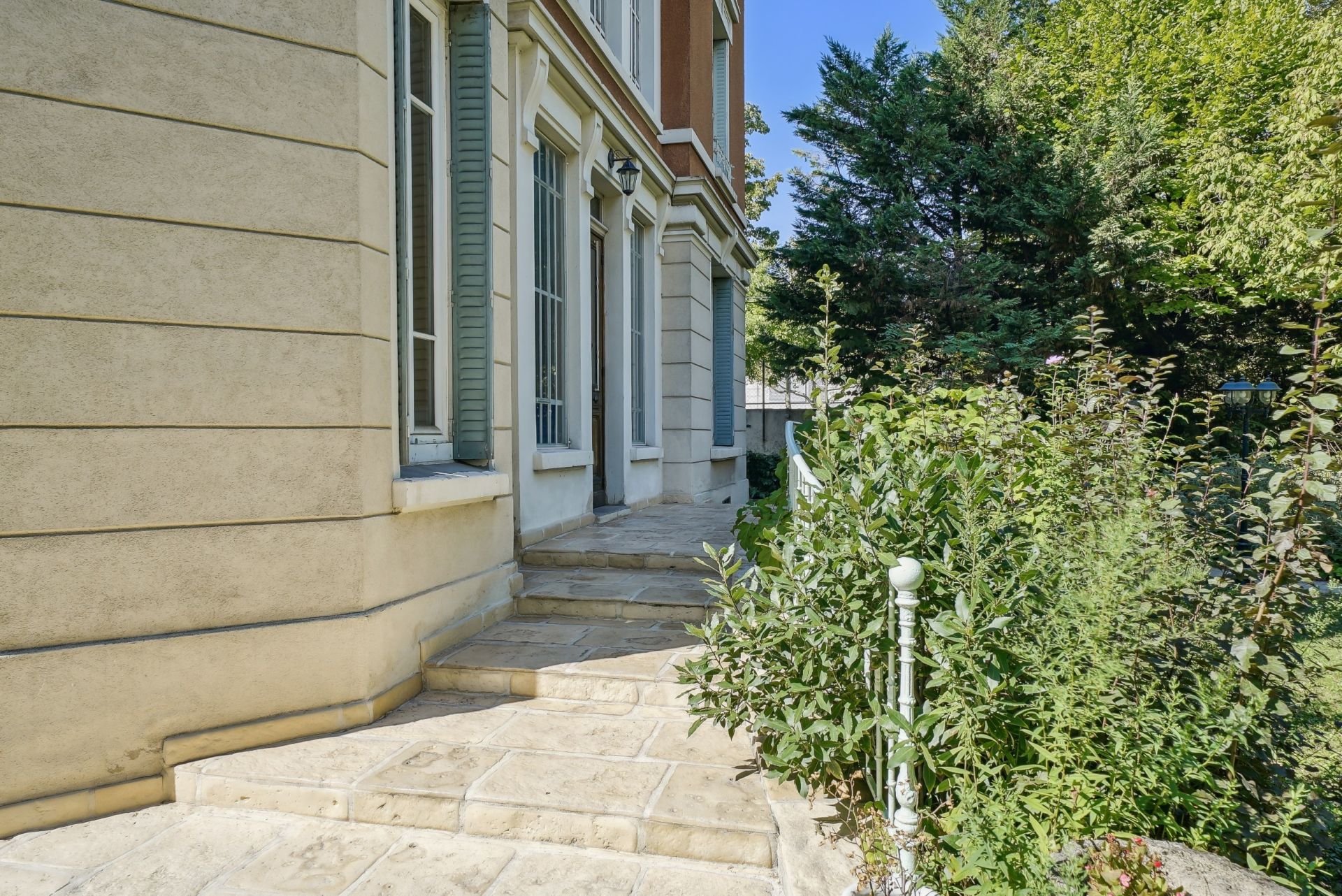 mansion 11 Rooms for sale on LYON (69003)