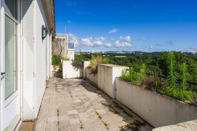 apartment 5 Rooms for sale on LYON (69006)