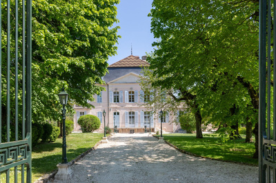 Châteaux et demeures historiques en Bourgogne : un marché en plein essor