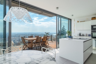Penthouses à Lyon : quand les beaux jours révèlent le luxe des toits-terrasses