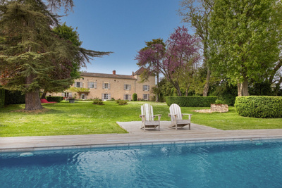 Maisons avec piscine dans l’Ouest lyonnais et le Val de Saône : des propriétés où l’art de vivre prend tout son sens